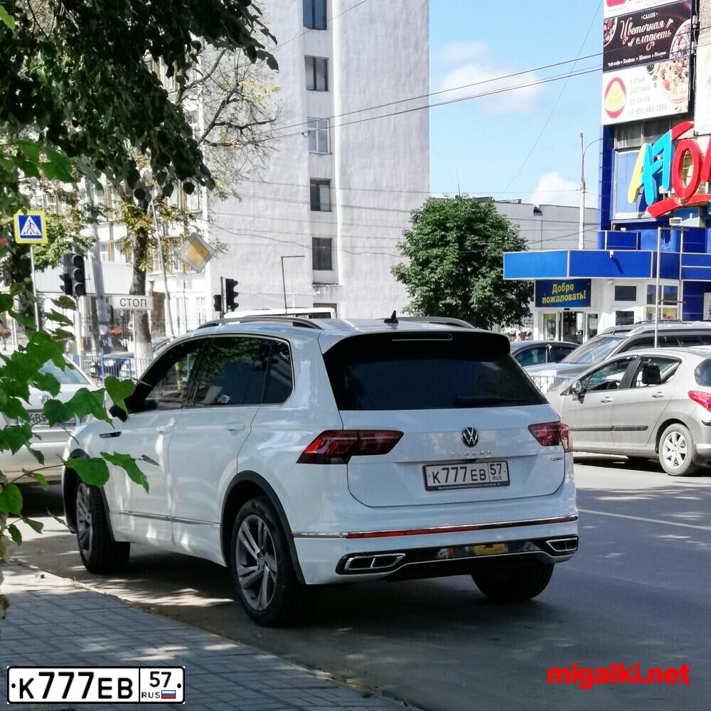 Фото автомобиля VOLKSWAGEN TOUAREG, 2011 — госномер А269ХА124. Цвет: ЧЕРНО-СЕРЫЙ