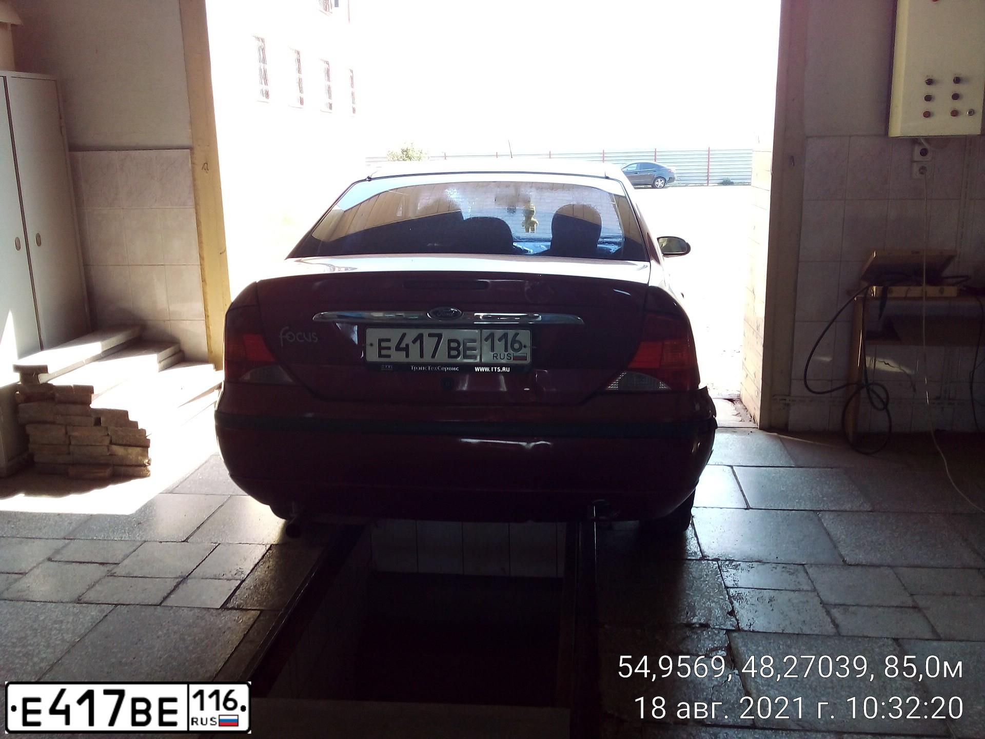 Фото автомобиля FORD FOCUS, 2003 — госномер Е417ВЕ116. Цвет: ТЕМНО-КРАСНЫЙ