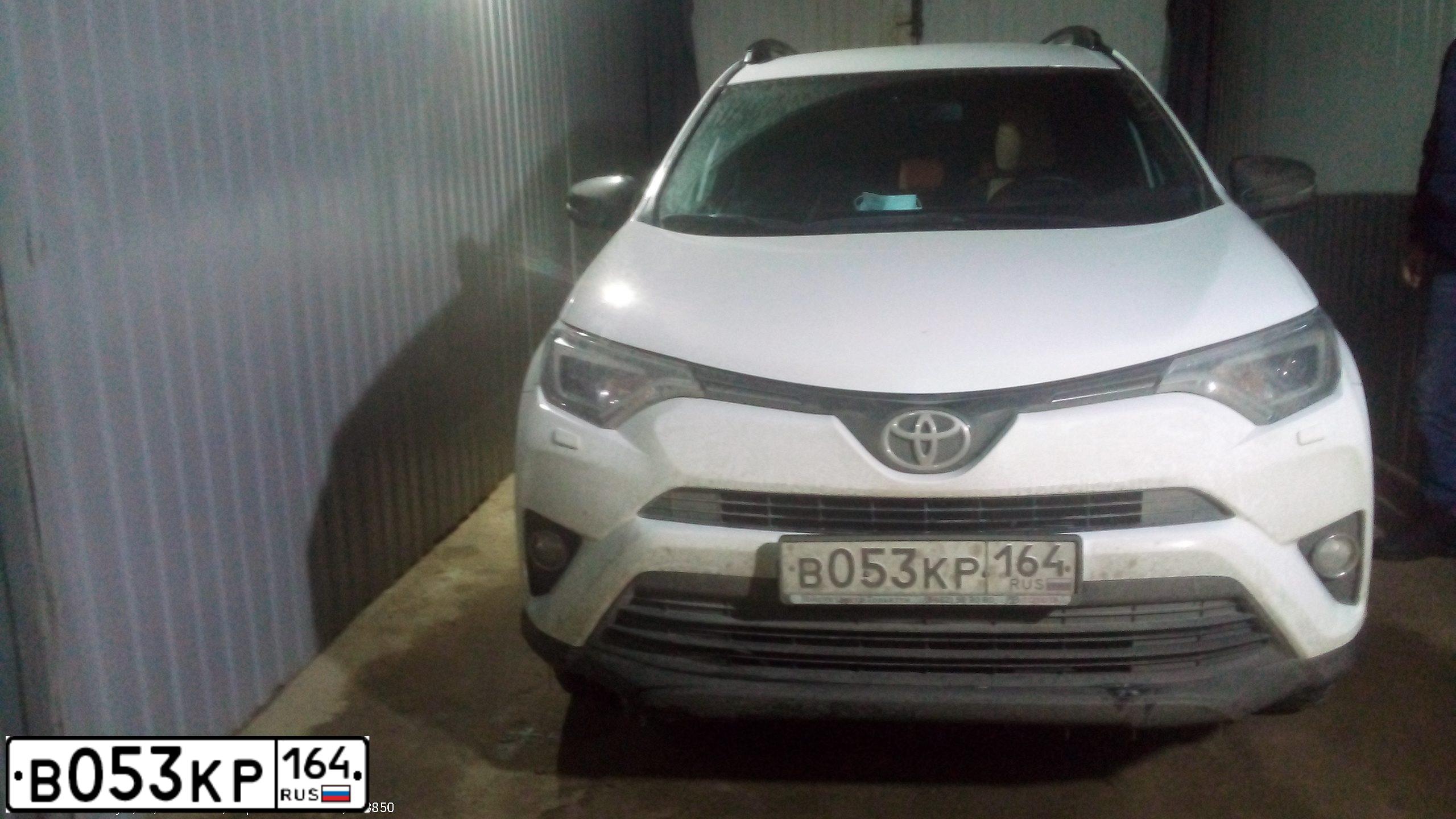 Фото автомобиля TOYOTA RAV4, 2018 — госномер С700УС163. Цвет: Белый