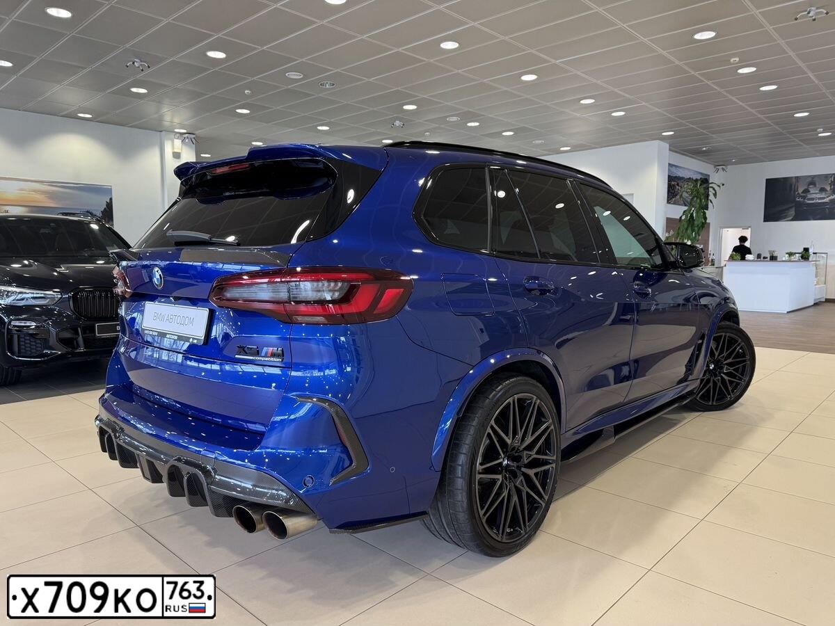 Фото автомобиля BMW X5M, 2020 — госномер М075ТК797. Цвет: синий