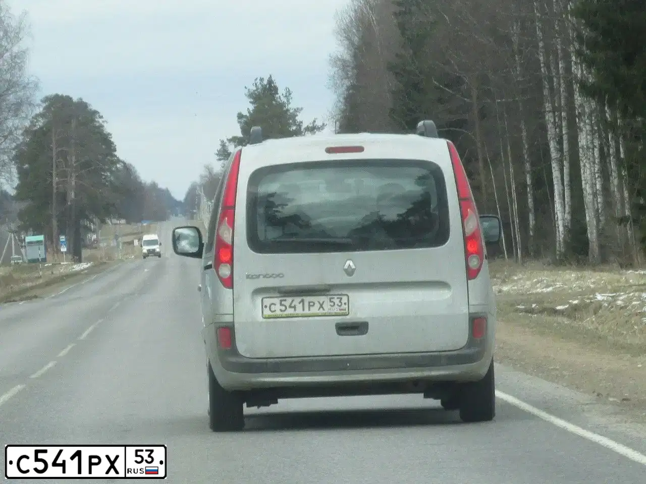 Фото автомобиля RENAULT KANGOO, 2012 — госномер С541РХ53. Цвет: СВЕТЛО-СЕРЫЙ