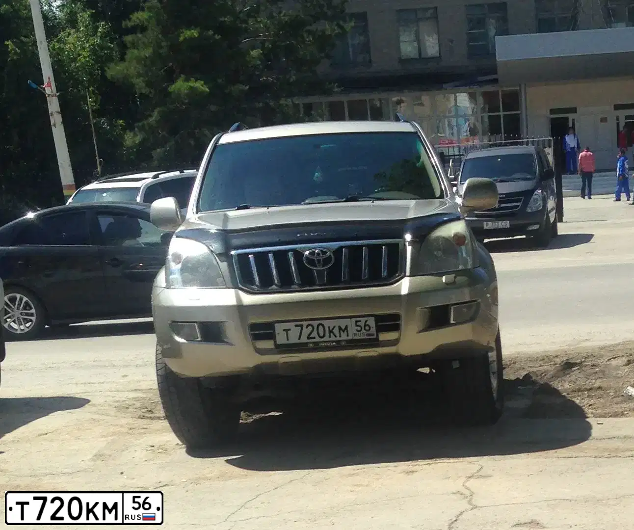 Фото автомобиля TOYOTA LANDCRUISER, 2003 — госномер Р999ТУ56. Цвет: ЗОЛОТИСТЫЙ