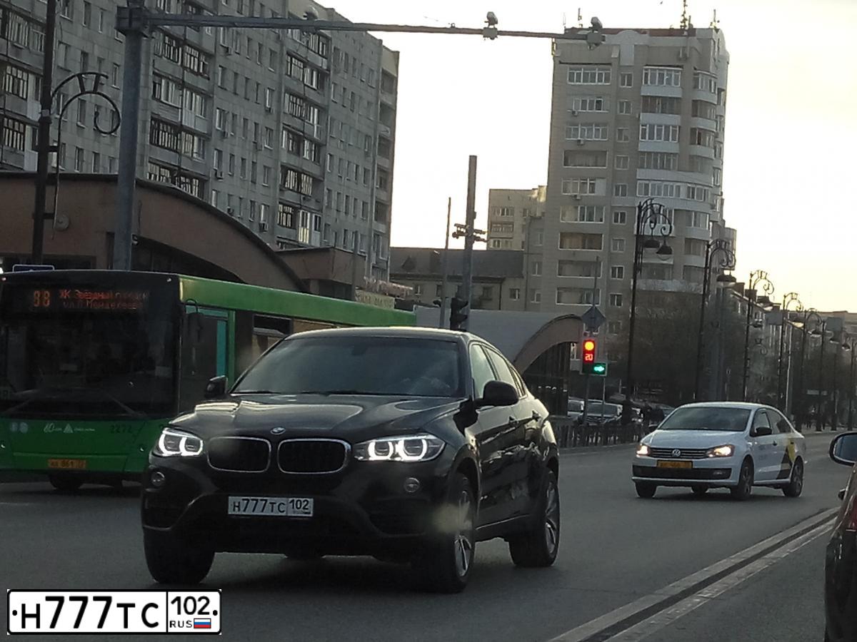 Фото автомобиля BMW X6, 2012 — госномер С002ТЕ102. Цвет: БЕЛЫЙ