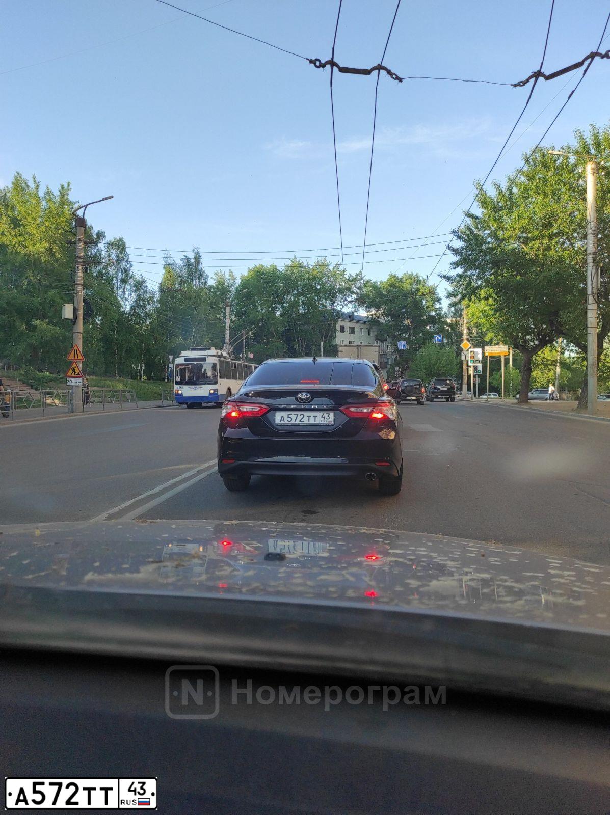Фото автомобиля ТОЙОТА КАМРИ, 2018 — госномер Х800МС193. Цвет: ЧЕРНЫЙ МЕТАЛЛИК