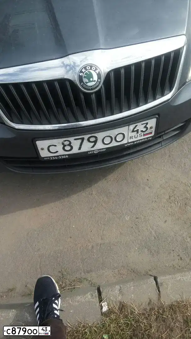 Фото автомобиля SKODA OCTAVIA, 2013 — госномер Х706МЕ55. Цвет: ТЕМНО-СЕРЫЙ