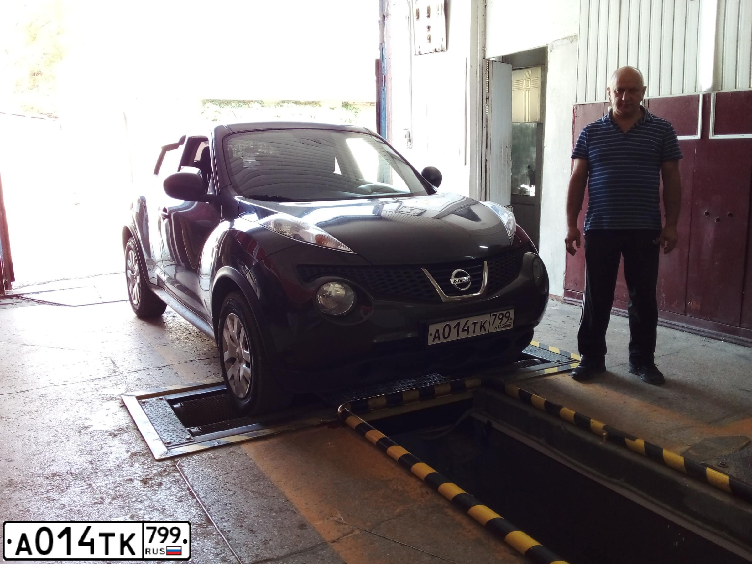 Фото автомобиля NISSAN JUKE, 2013 — госномер М185ТР82. Цвет: ТЕМНО-КОРИЧНЕВЫЙ