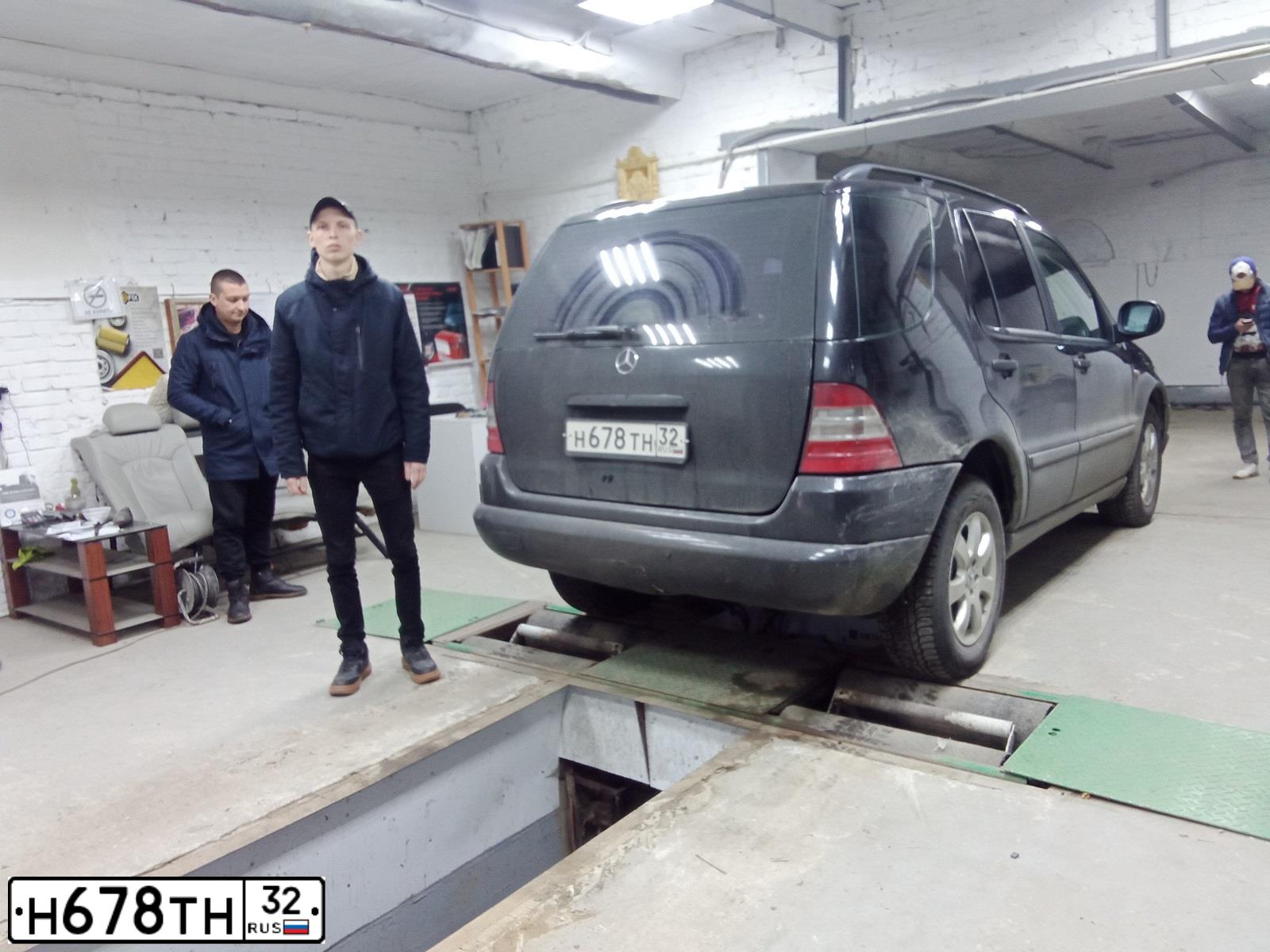 Фото автомобиля MERCEDES M-KLASSE, 1999 — госномер Н678ТН32. Цвет: ЧЕРНЫЙ