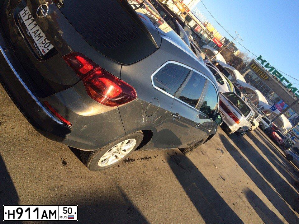 Фото автомобиля OPEL ASTRA, 2013 — госномер Н911АМ50. Цвет: Серый