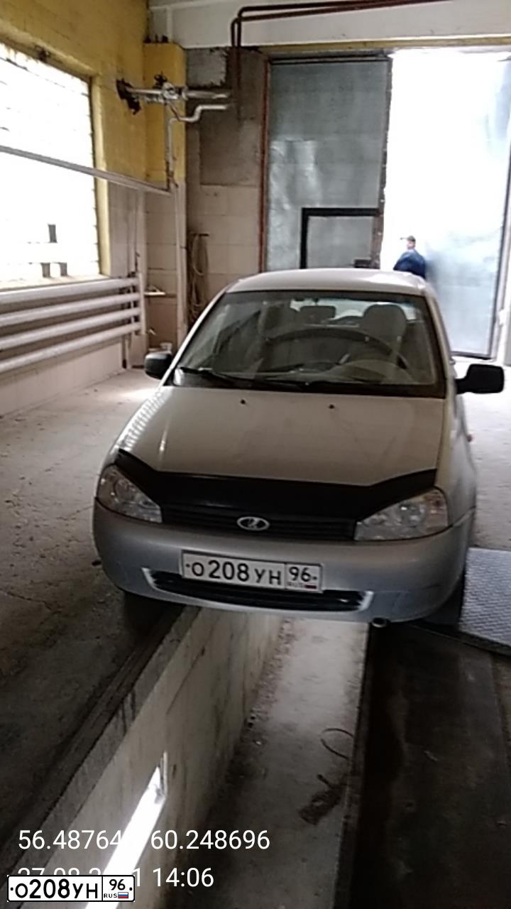 Фото автомобиля LADA 1117 KALINA, 2010 — госномер Е666ЕХ96. Цвет: СВЕТЛО-СЕРЫЙ