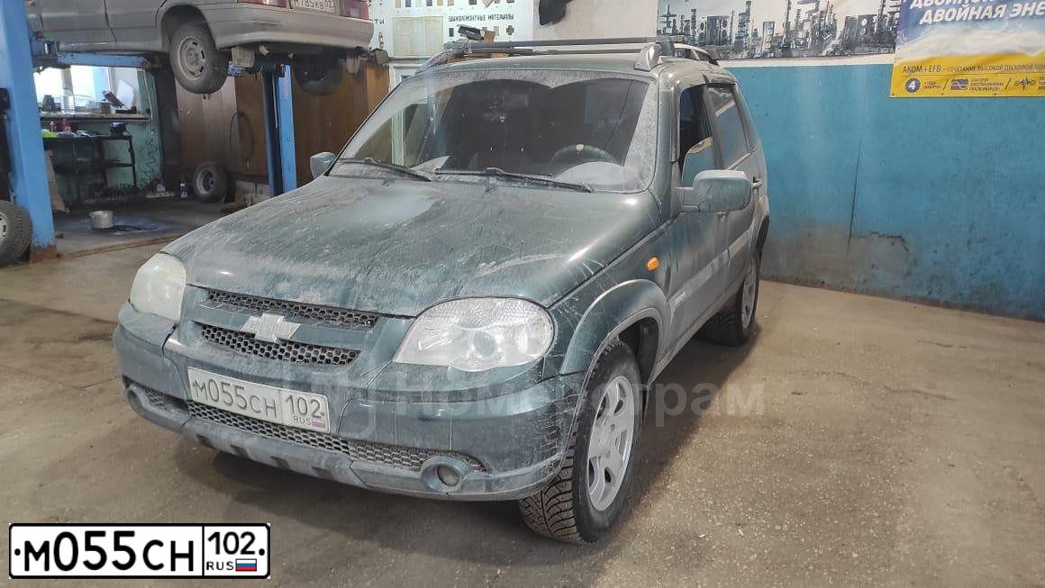 Фото автомобиля CHEVROLET NIVA, 2010 — госномер М055СН102. Цвет: ТЕМНО-ЗЕЛЕНЫЙ