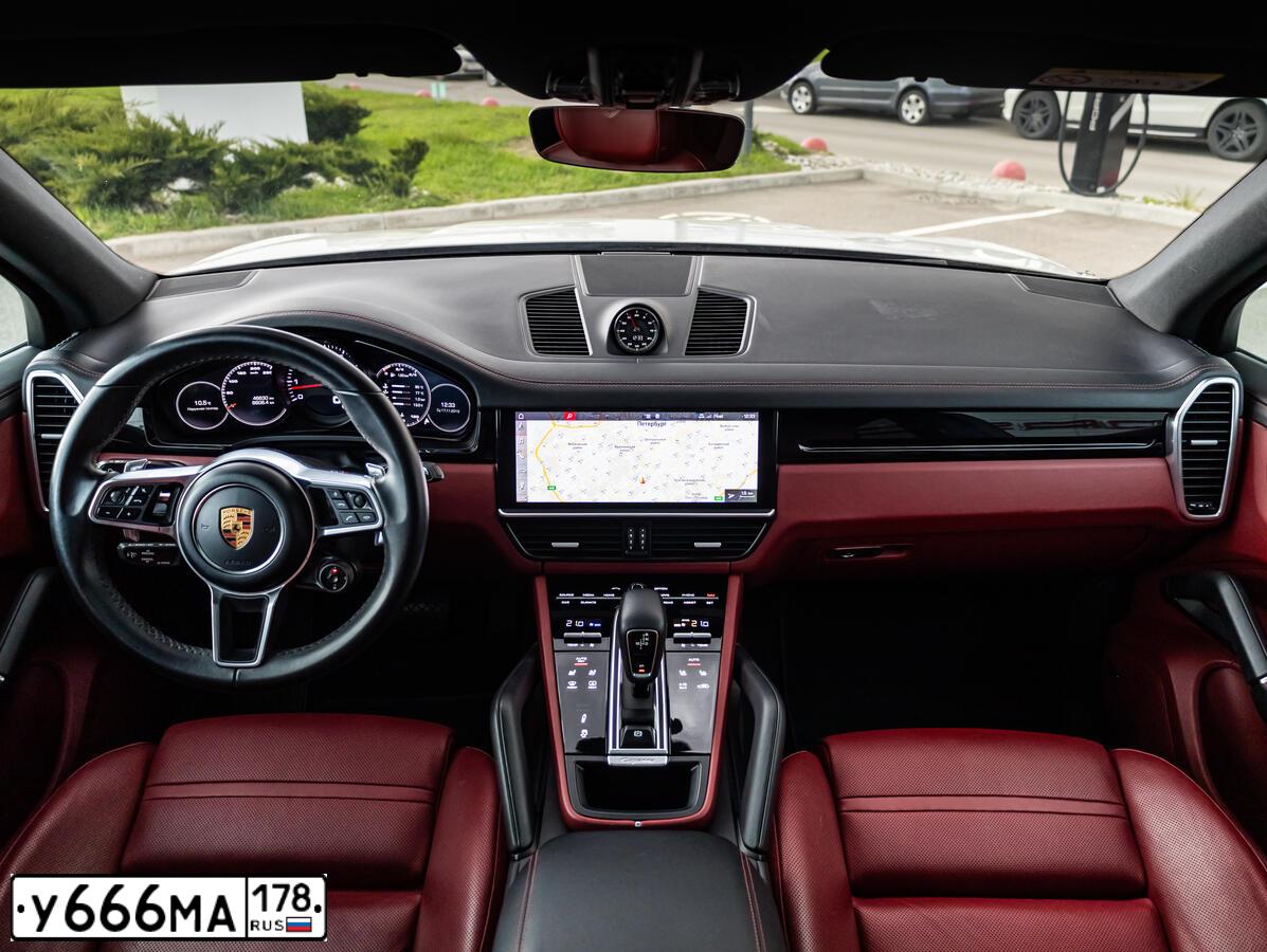 Фото автомобиля MERCEDES GLA-KLASSE, 2016 — госномер У666МА178. Цвет: ГОЛУБОЙ