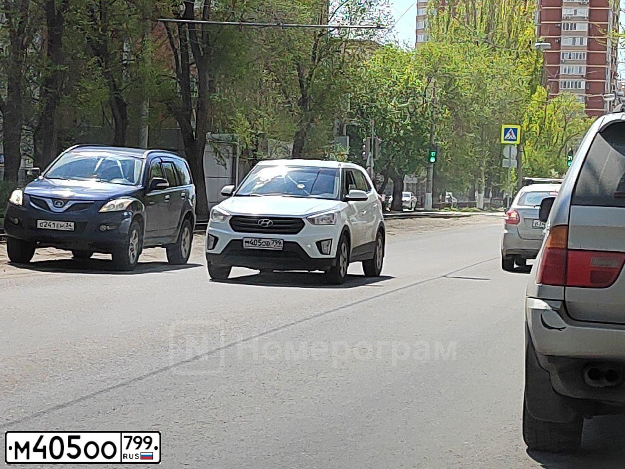 Фото автомобиля VOLKSWAGEN CADDY, 2012 — госномер М405ОО799. Цвет: БЕЖЕВЫЙ