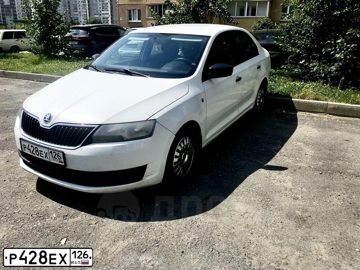 Фото автомобиля SKODA RAPID, 2017 — госномер Р428ЕХ126. Цвет: Белый