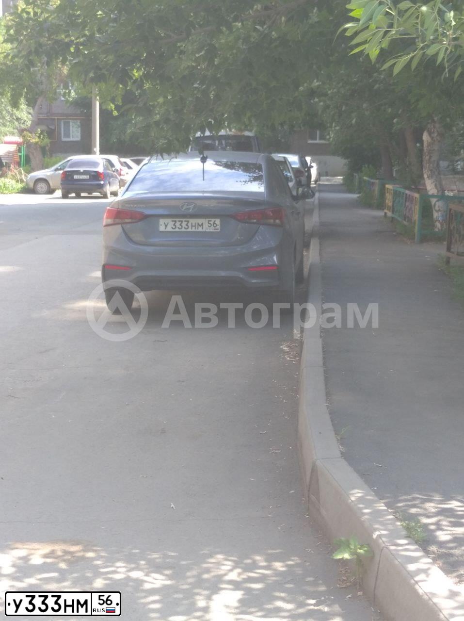 Фото автомобиля RENAULT LOGAN, 2013 — госномер Х067МО56. Цвет: синий