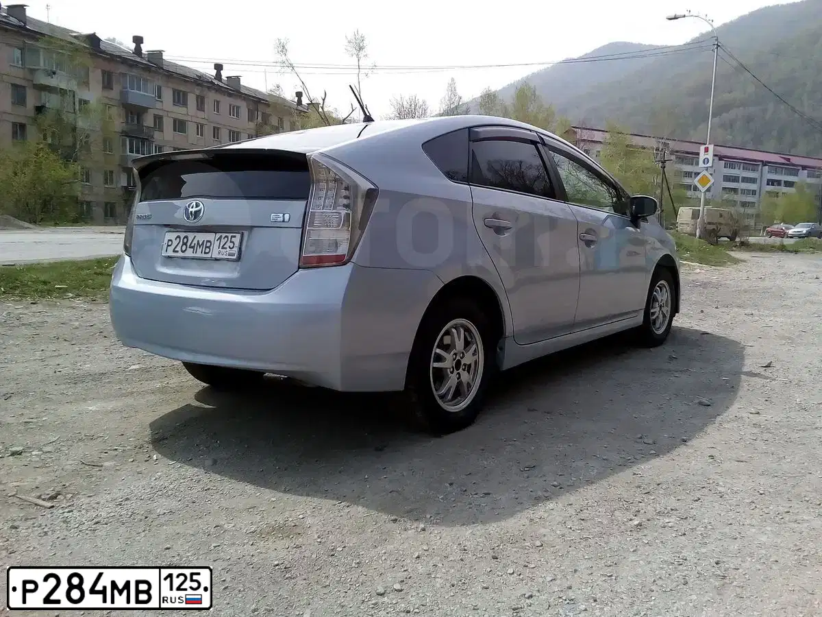 Фото автомобиля TOYOTA PRIUS, 2009 — госномер Р284МВ125