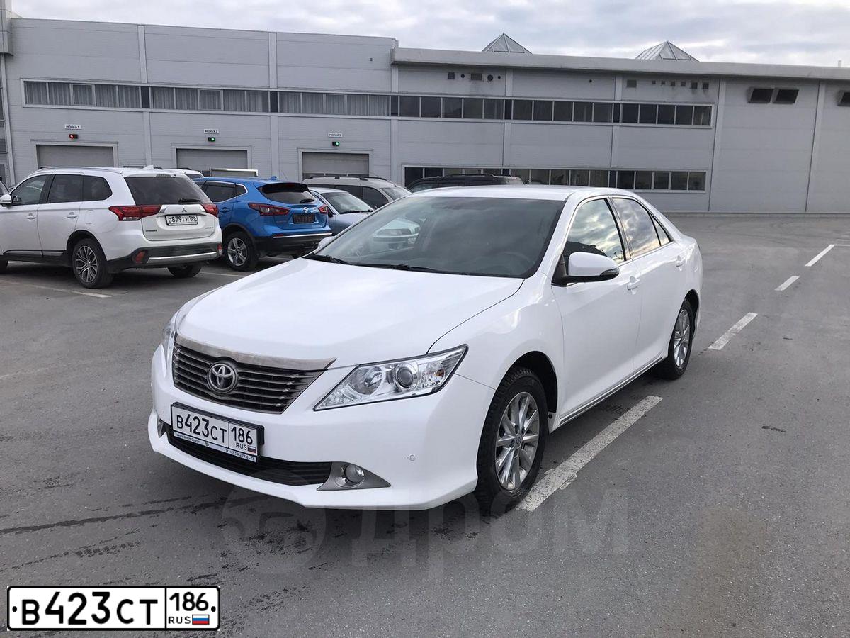 Фото автомобиля TOYOTA CAMRY, 2014 — госномер К116ОУ186. Цвет: Белый