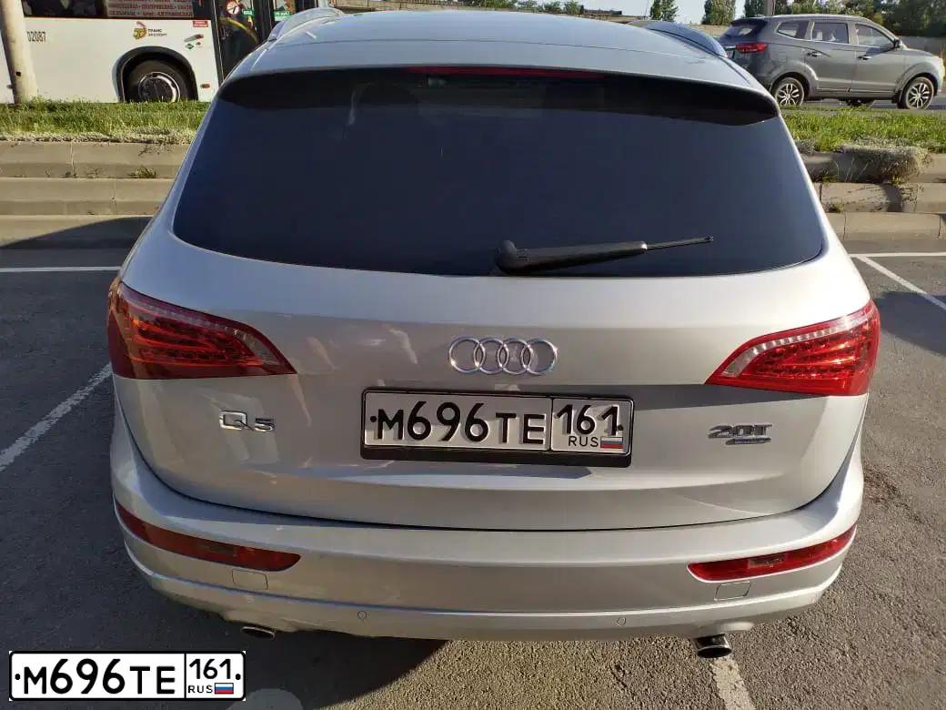 Фото автомобиля AUDI Q5, 2010 — госномер Т323ОР761. Цвет: Серебристый