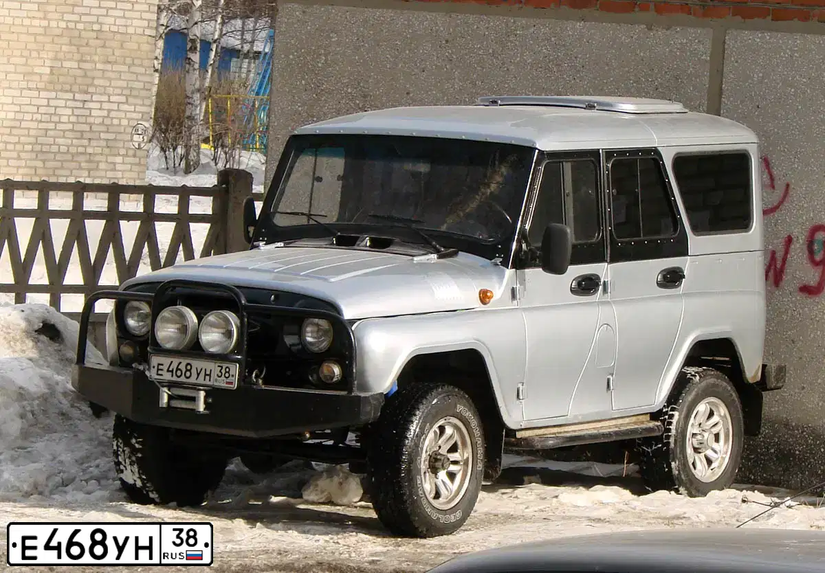 Фото автомобиля UAZ 3151 / HUNTER, 2005 — госномер В966КУ75. Цвет: СВЕТЛО-СЕРЫЙ