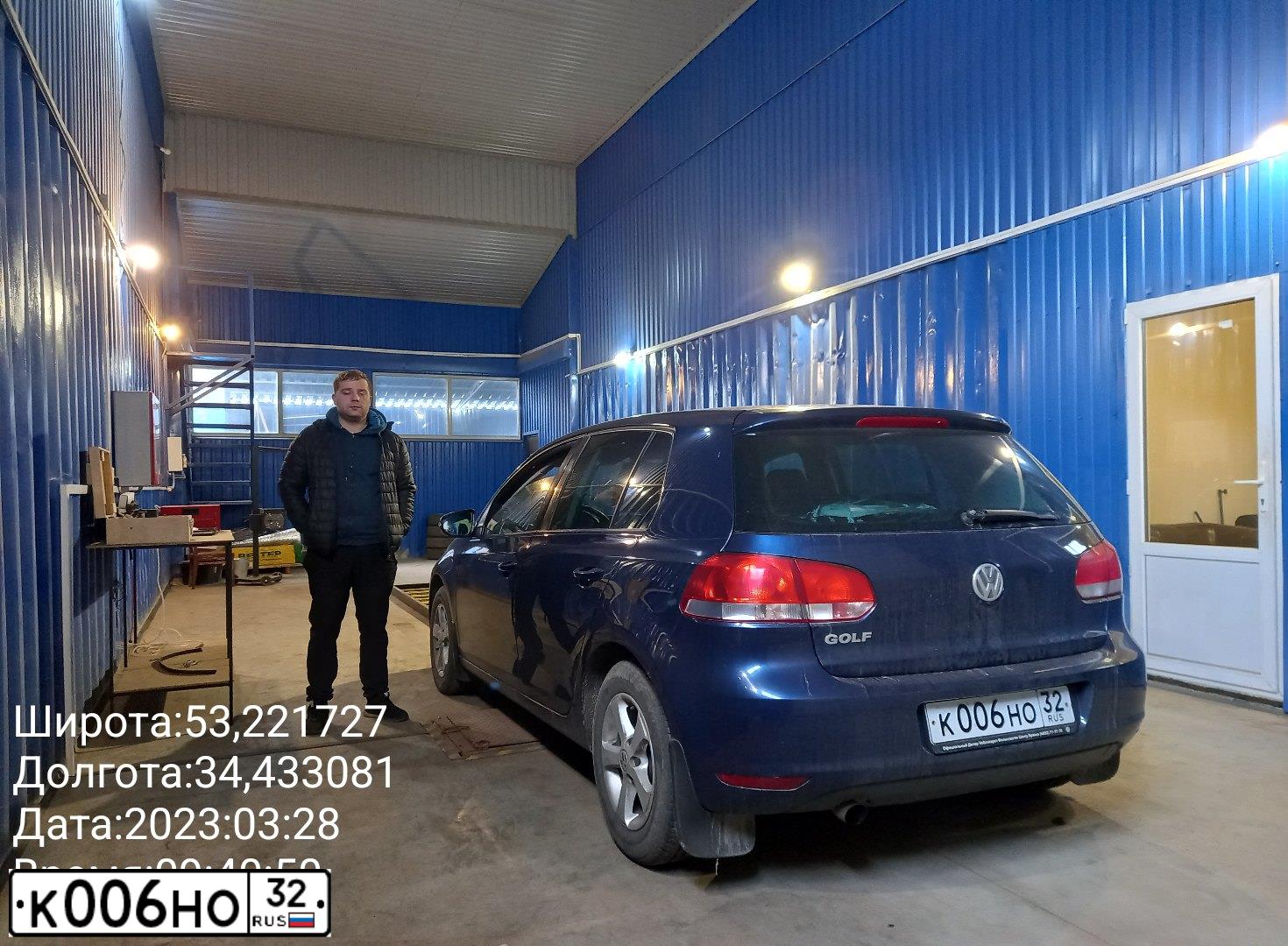 Фото автомобиля VOLKSWAGEN GOLF, 2011 — госномер О285УУ32. Цвет: Темно-синий