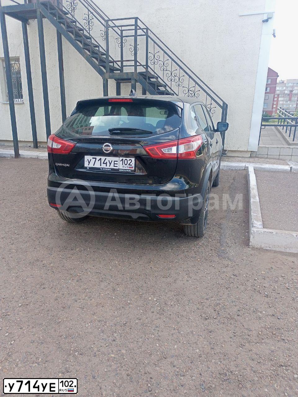 Фото автомобиля NISSAN QASHQAI, 2017 — госномер У714УЕ102. Цвет: ЧЕРНЫЙ