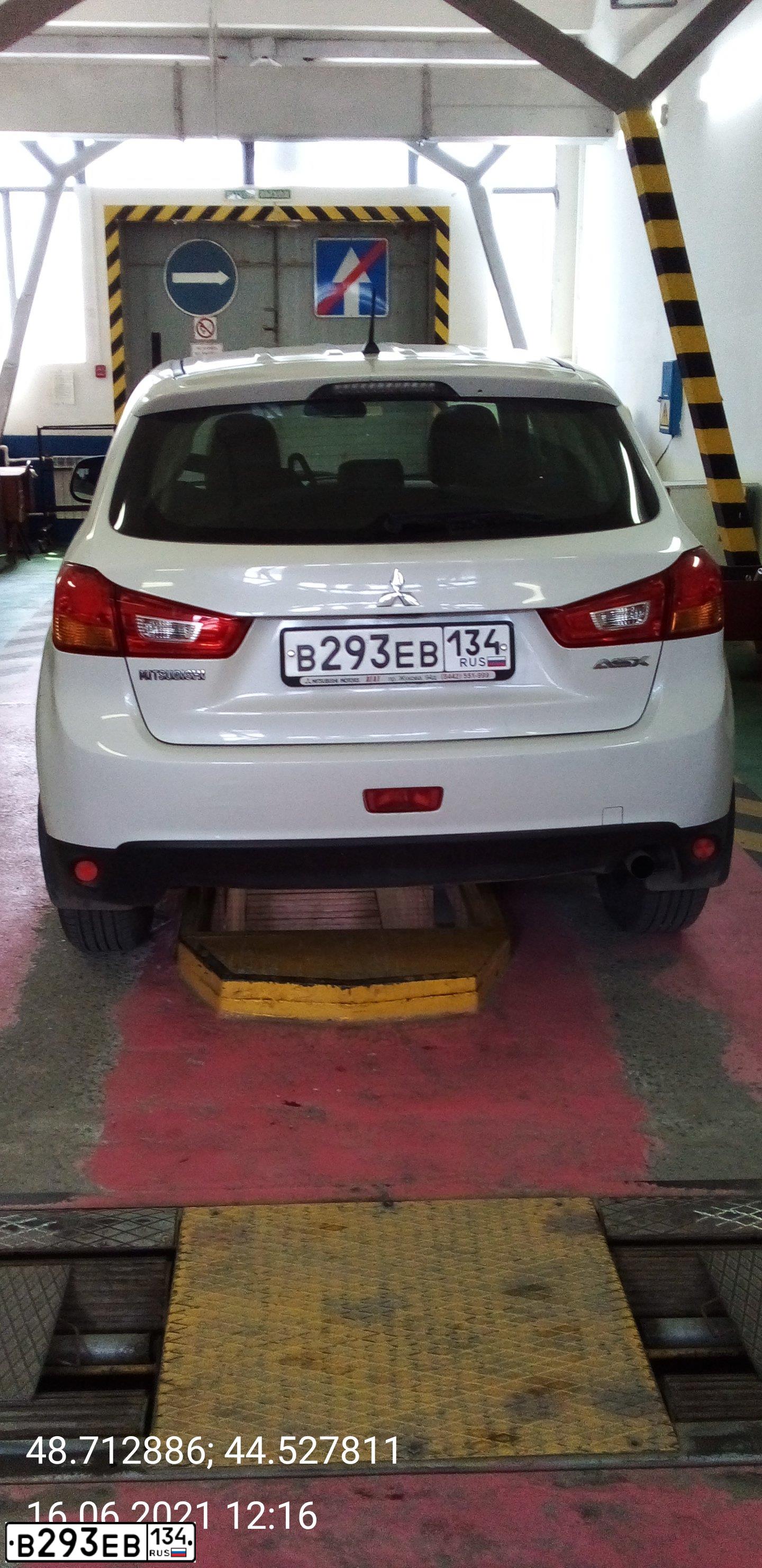Фото автомобиля MITSUBISHI ASX, 2014 — госномер В293ЕВ134. Цвет: БЕЛЫЙ