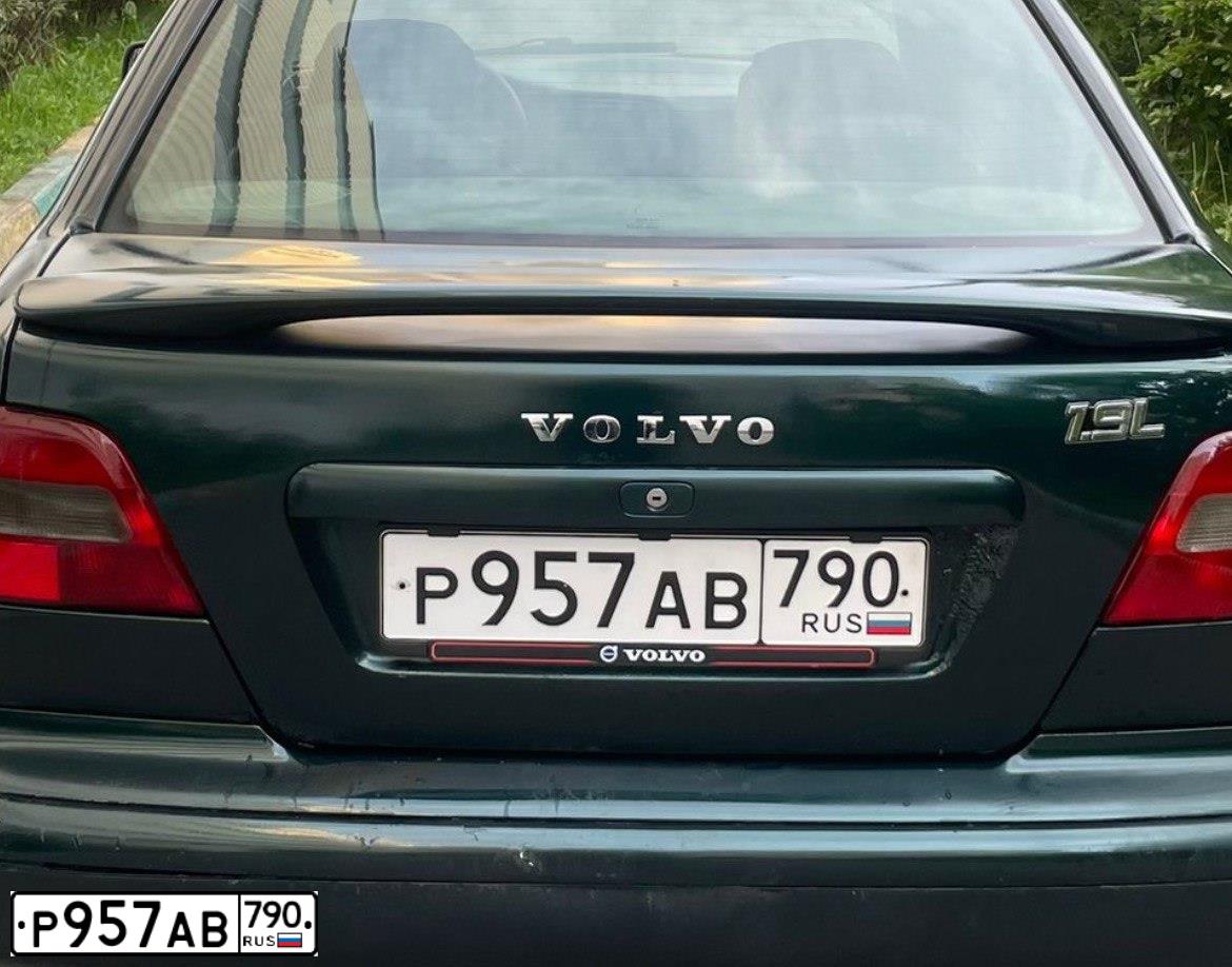 Фото автомобиля VOLVO S40, 1998 — госномер В307УС77. Цвет: ЗЕЛЕНЫЙ