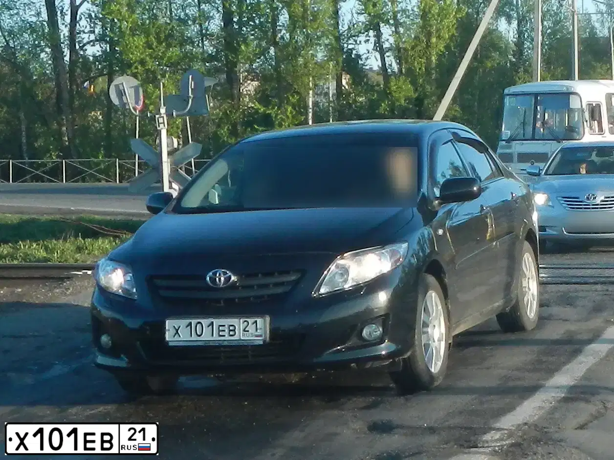Фото автомобиля TOYOTA COROLLA, 2007 — госномер Х101ЕВ21. Цвет: ЧЕРНЫЙ