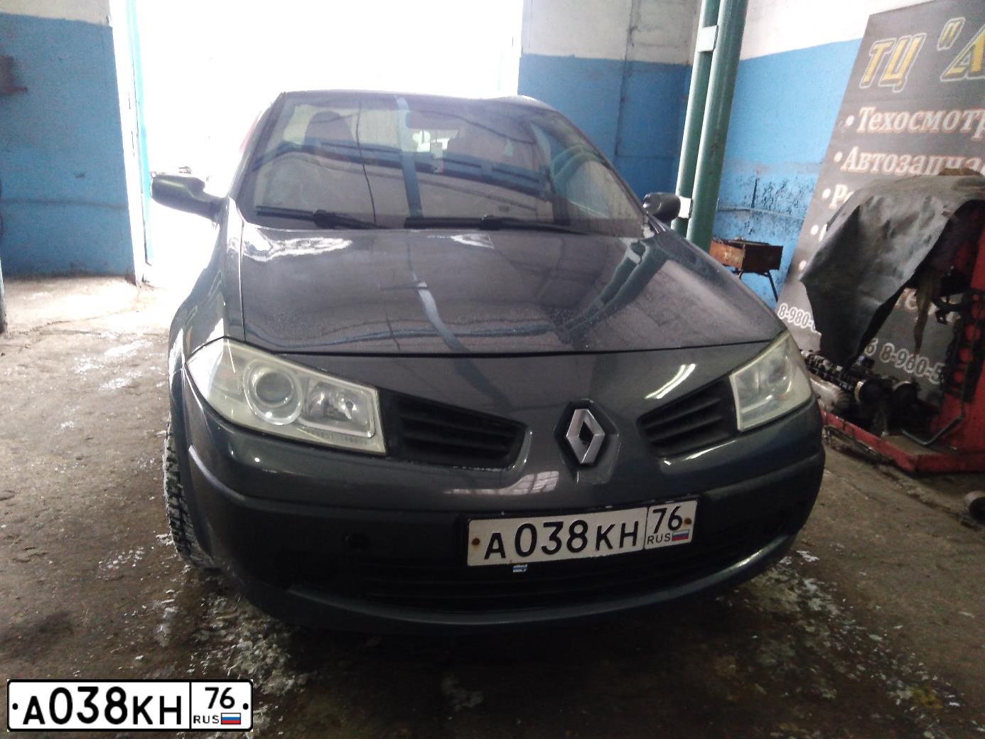 Фото автомобиля RENAULT MEGANE, 2006 — госномер А038КН76. Цвет: СЕРЫЙ