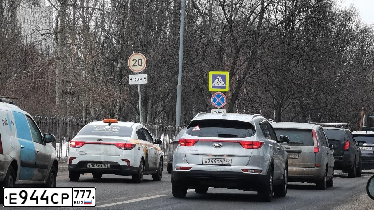 Фото автомобиля KIA SPORTAGE, 2016 — госномер Е944СР777. Цвет: СЕРЕБРИСТЫЙ