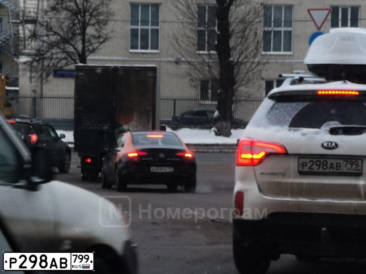 Фото автомобиля KIA SORENTO, 2017 — госномер Р298АВ799. Цвет: БЕЛЫЙ