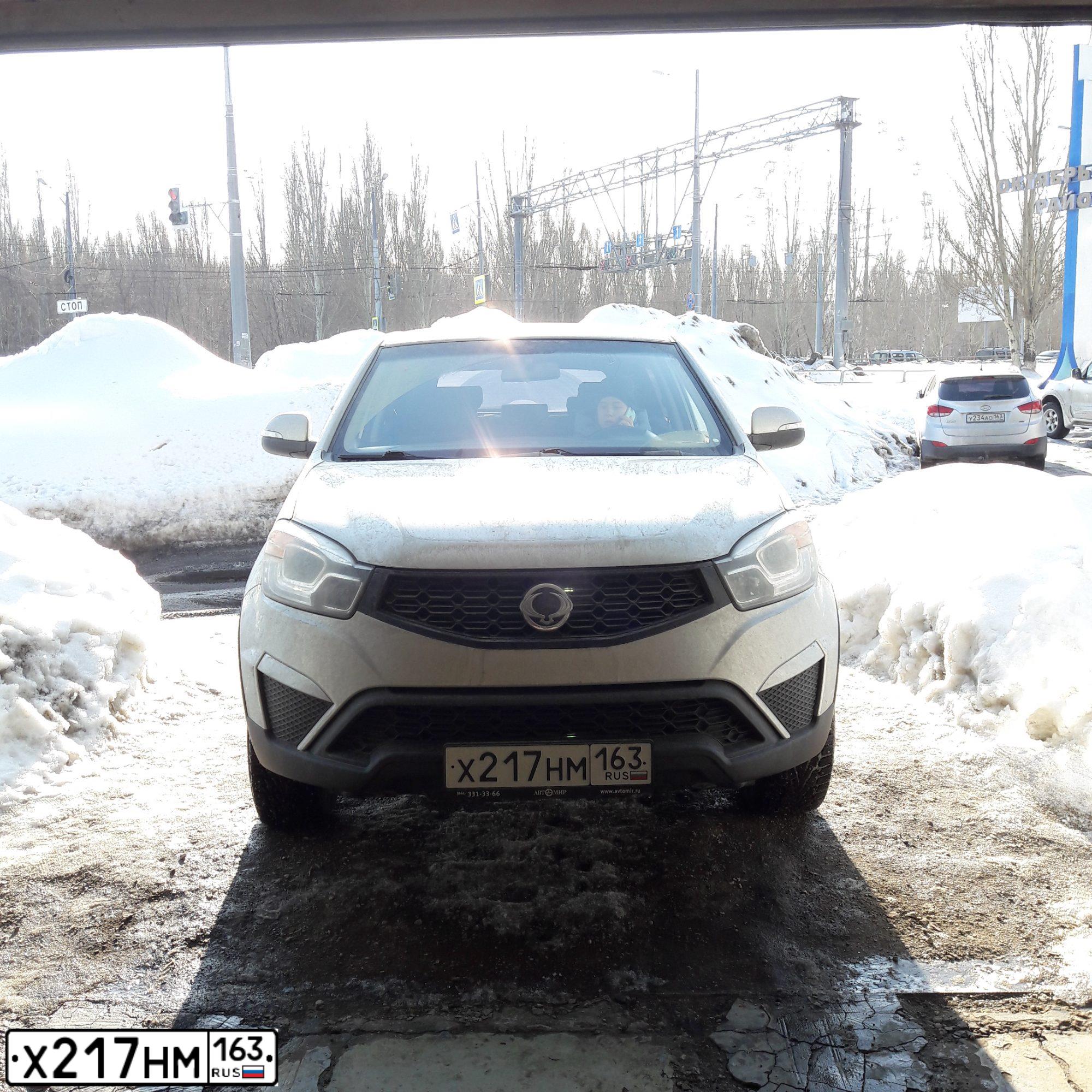 Фото автомобиля SSANGYONG ACTYON, 2014 — госномер Е052НУ763. Цвет: Серебристый
