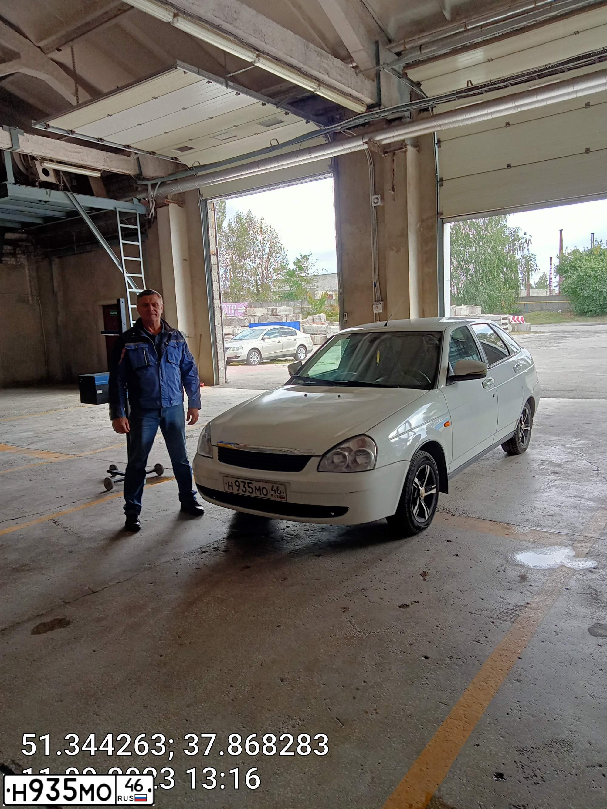 Фото автомобиля LADA 2172 PRIORA, 2010 — госномер Н935МО46. Цвет: Белый