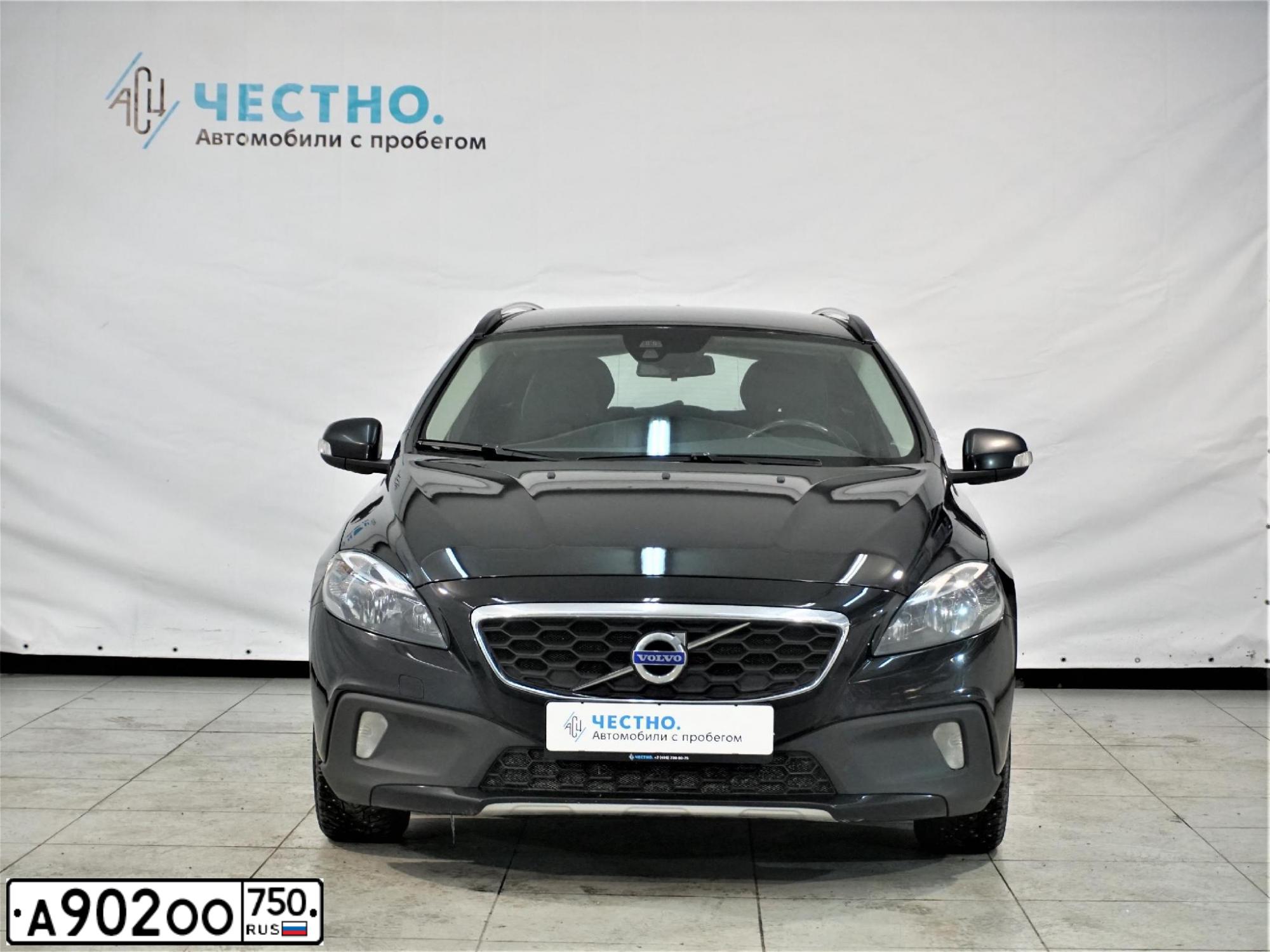 Фото автомобиля VOLVO V40, 2014 — госномер У592СС799. Цвет: ЧЕРНЫЙ