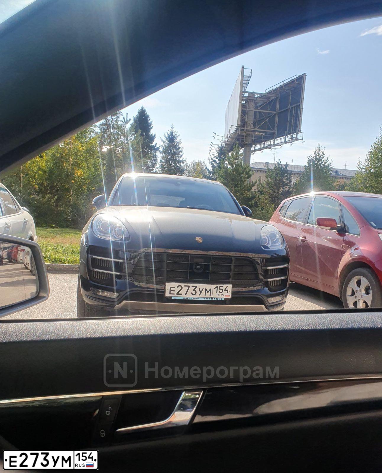Фото автомобиля PORSCHE MACAN, 2014 — госномер Е273УМ154. Цвет: ЧЕРНЫЙ