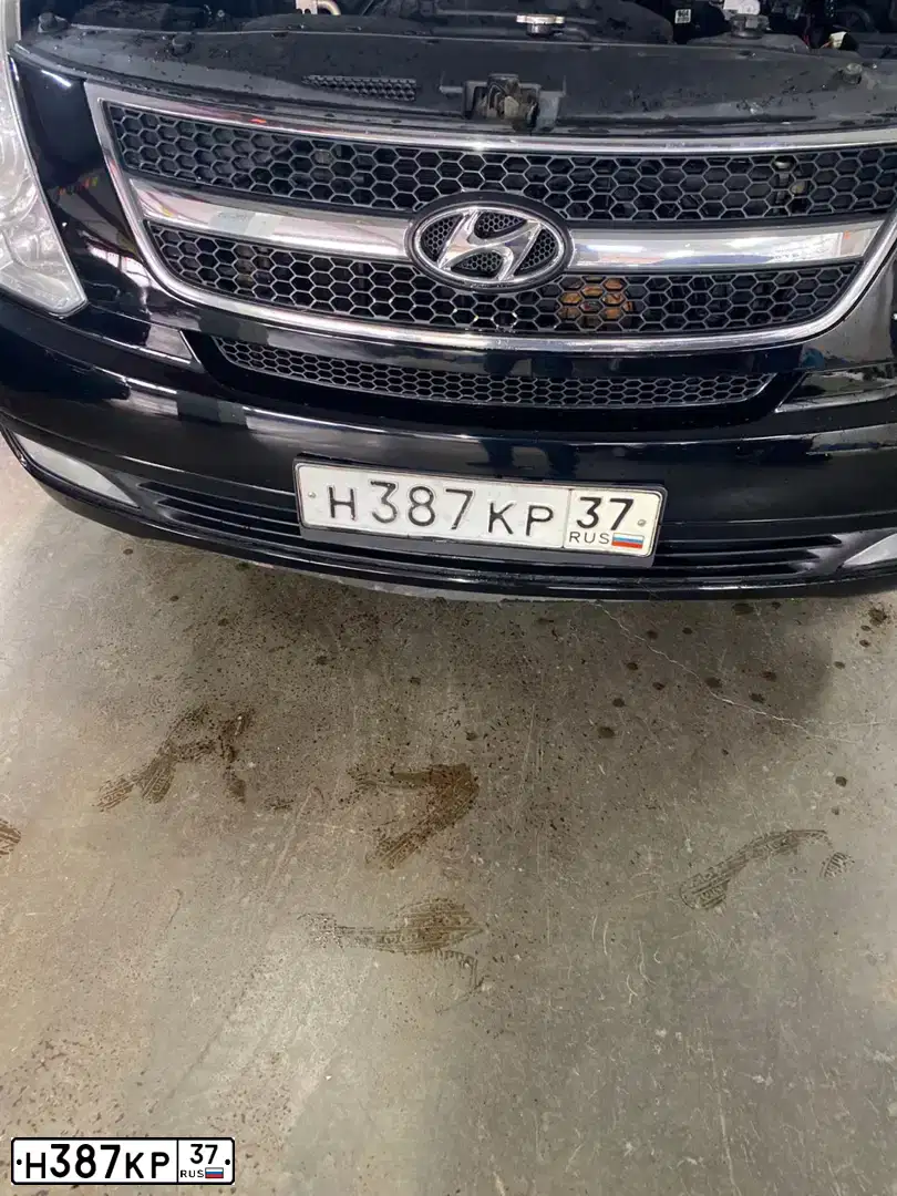 Фото автомобиля HYUNDAI GRAND STAREX, 2009 — госномер Н368КР73. Цвет: ЧЕРНЫЙ