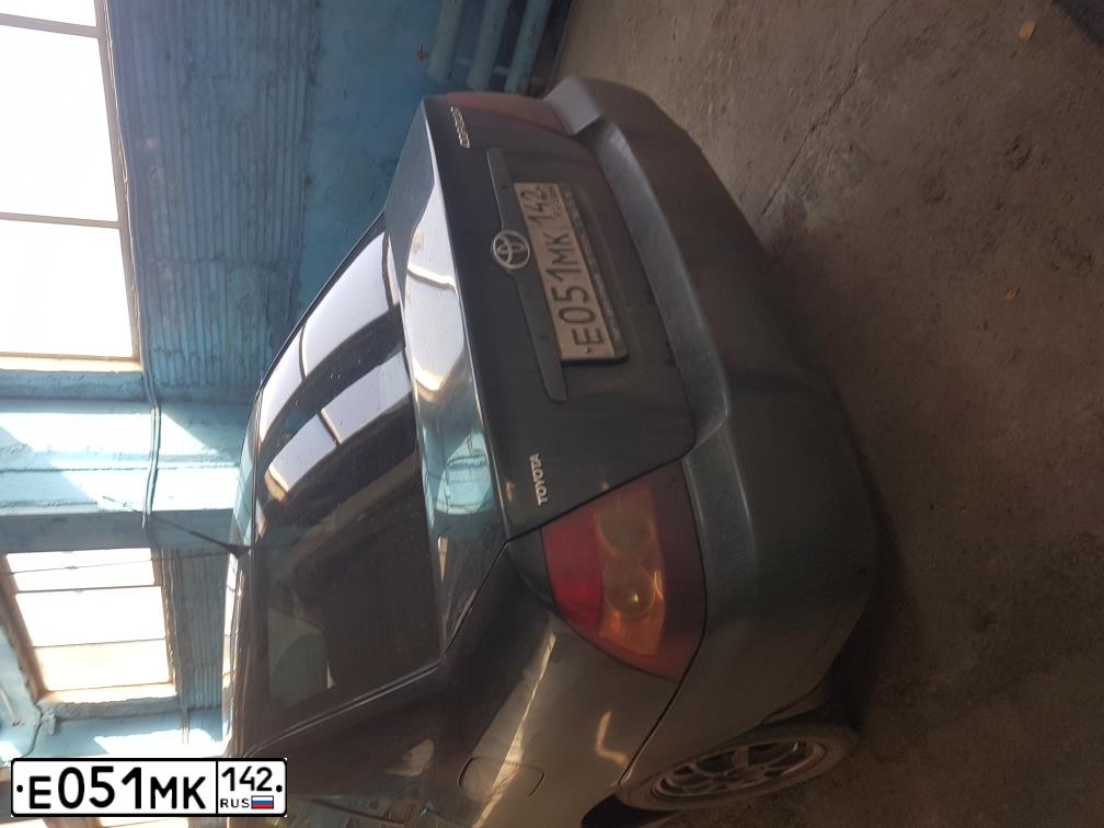 Фото автомобиля TOYOTA COROLLA, 2006 — госномер Е051МК142. Цвет: Темно-зеленый