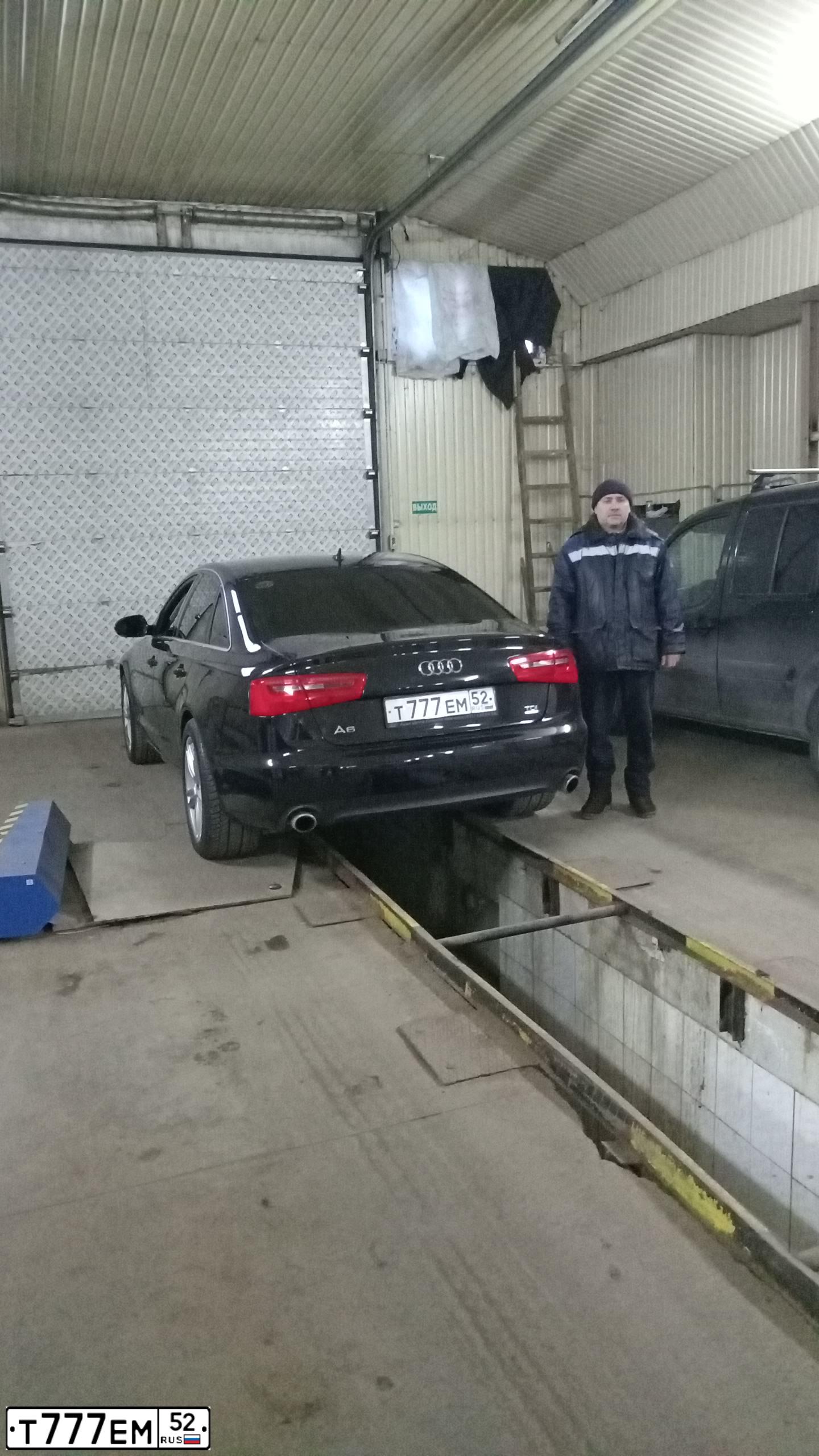 Фото автомобиля INFINITI QX70 /FX/, 2011 — госномер Т777ЕМ52. Цвет: ЧЕРНЫЙ
