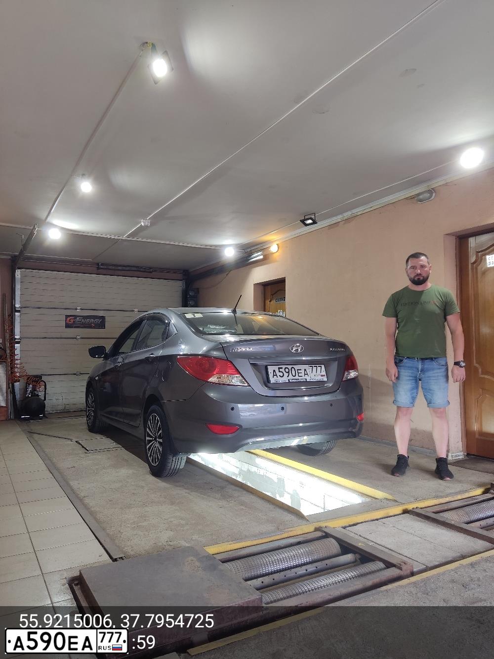 Фото автомобиля HYUNDAI SOLARIS, 2014 — госномер Е936УВ33. Цвет: ЧЕРНЫЙ