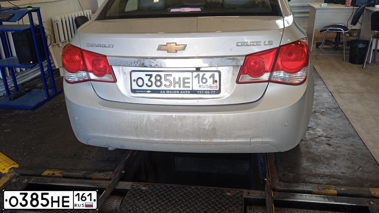 Фото автомобиля CHEVROLET CRUZE, 2011 — госномер О385НЕ161. Цвет: СЕРЕБРИСТЫЙ МЕТАЛЛИК