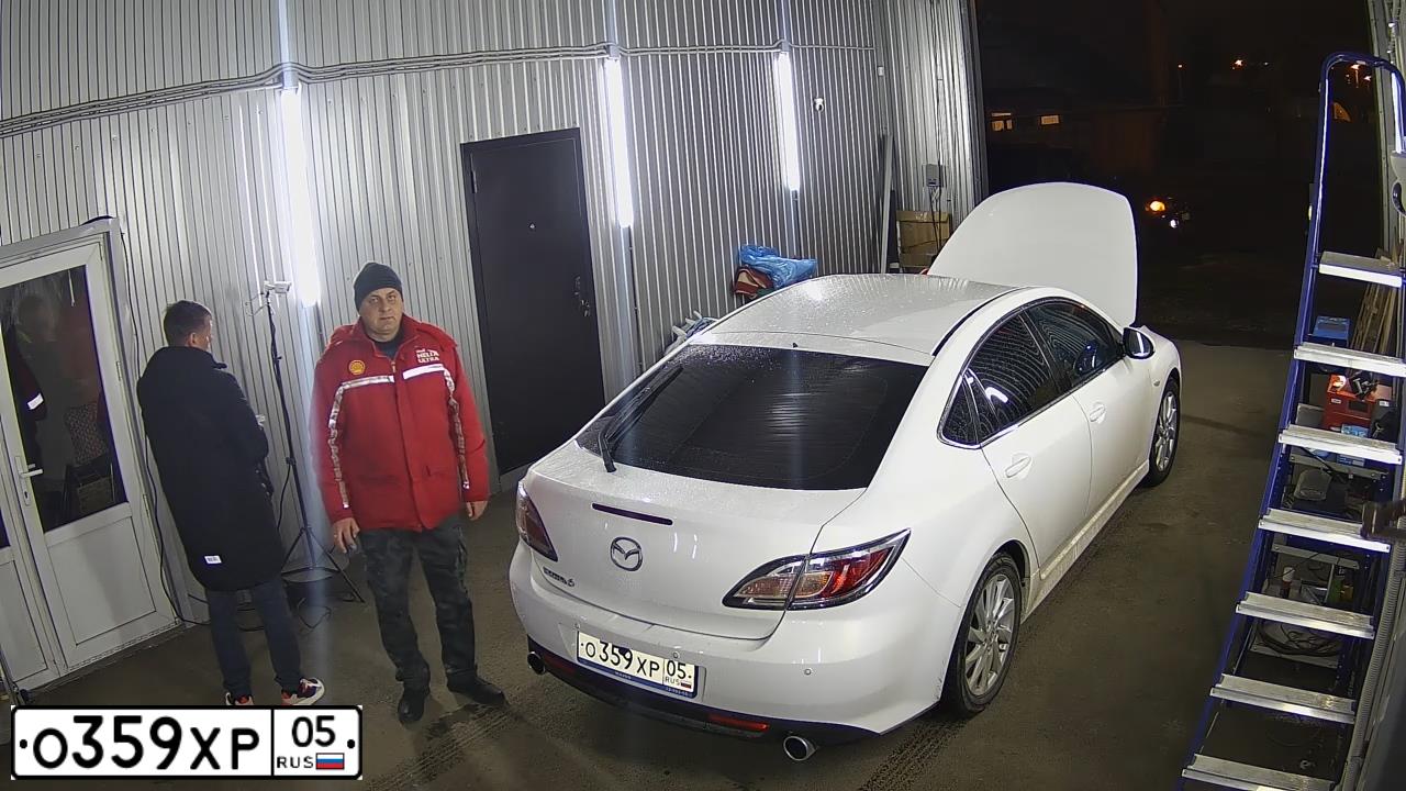 Фото автомобиля MAZDA 6, 2010 — госномер У005УХ90. Цвет: Белый