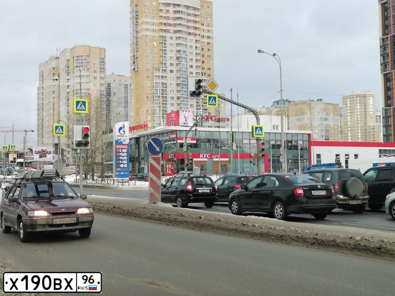 Фото автомобиля LADA 2115 SAMARA, 2004 — госномер Т160ХР196. Цвет: МАЛИНОВЫЙ