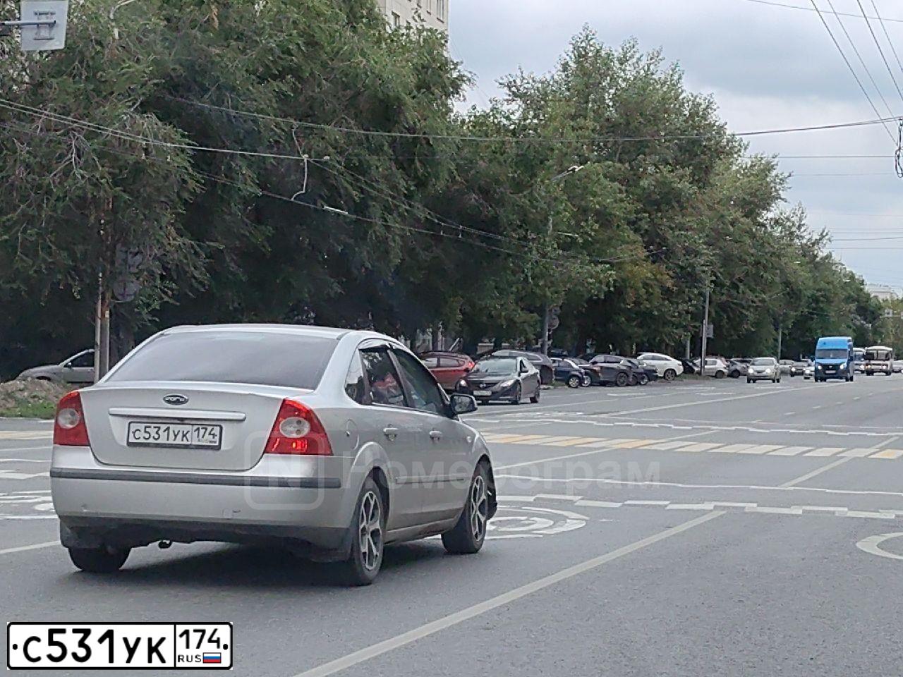 Фото автомобиля FORD FOCUS, 2005 — госномер С531УК174. Цвет: СЕРЕБРИСТЫЙ
