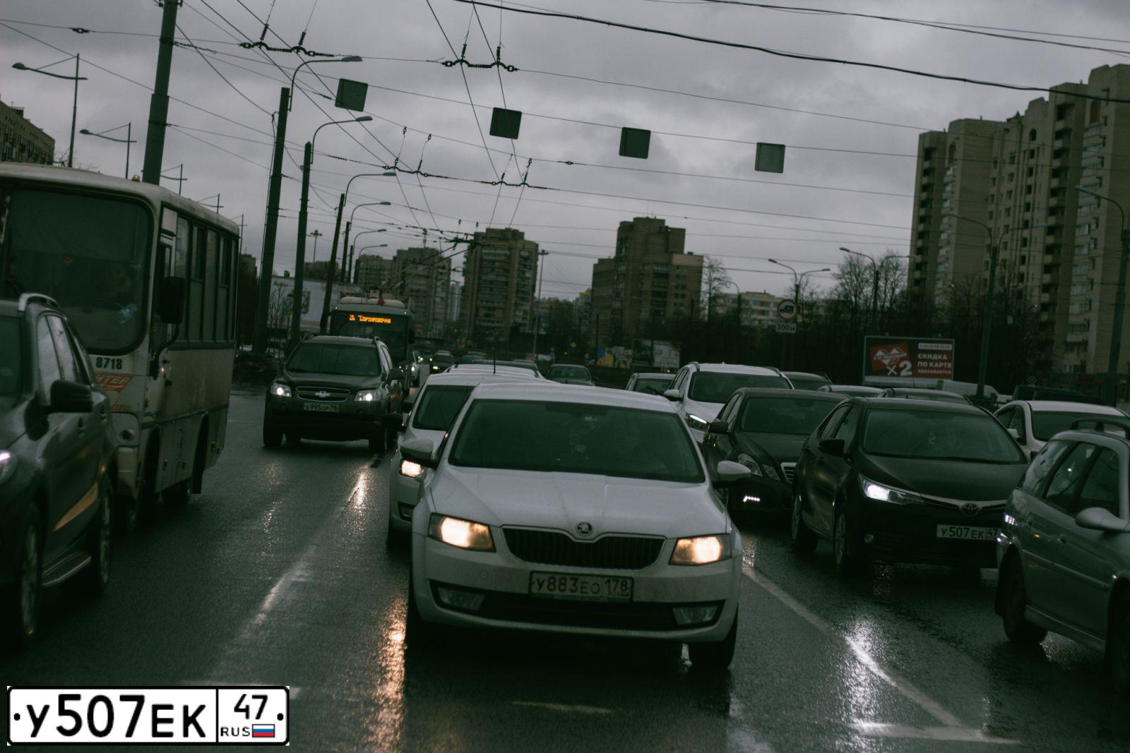 Фото автомобиля SKODA SUPERB, 2012 — госномер А785ЕК147. Цвет: БЕЛЫЙ