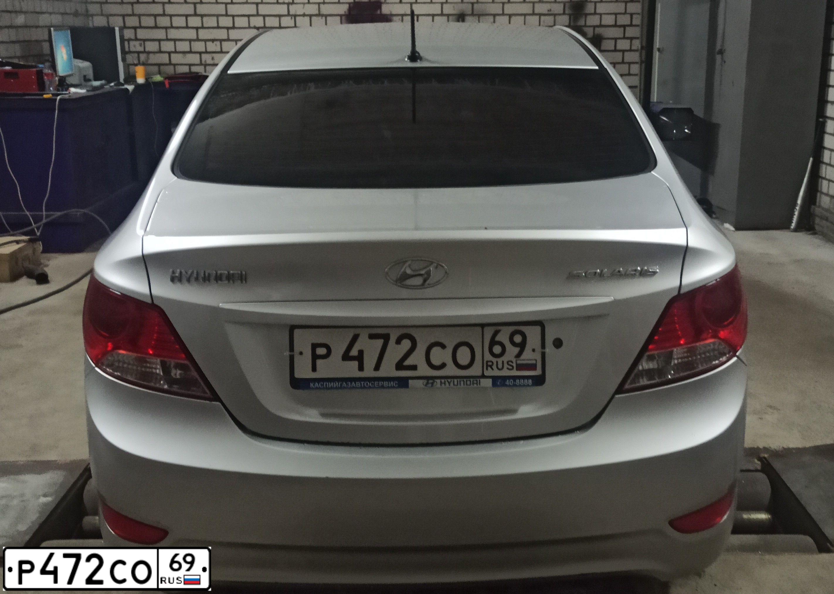 Фото автомобиля HYUNDAI SOLARIS, 2012 — госномер Р472СО69. Цвет: СЕРЕБРИСТЫЙ