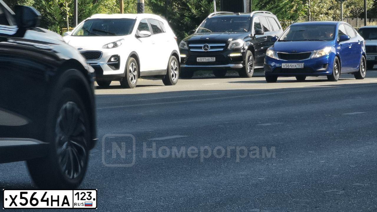 Фото автомобиля KIA RIO, 2013 — госномер Р262СТ126. Цвет: синий