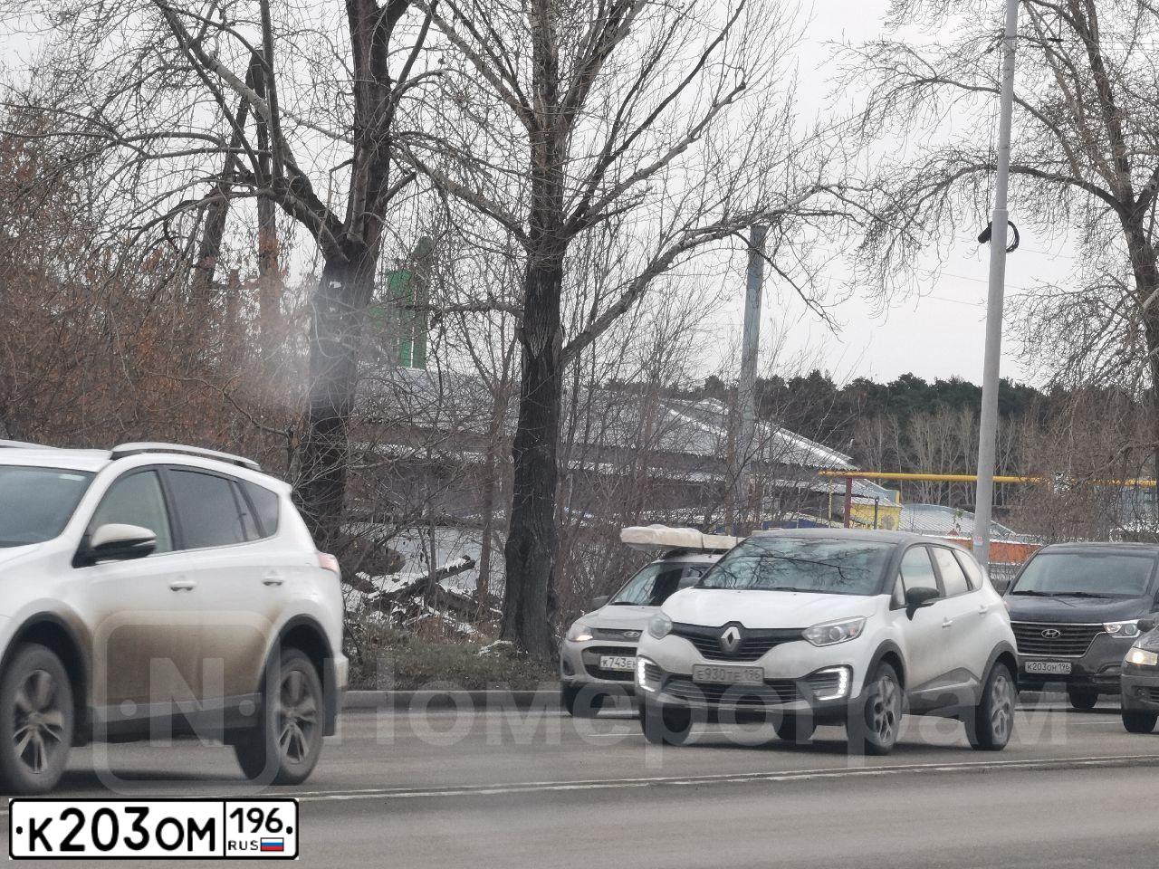 Фото автомобиля TOYOTA LANDCRUISER 200, 2009 — госномер Р005СН174. Цвет: ЧЕРНЫЙ