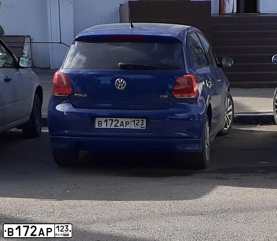 Фото автомобиля VOLKSWAGEN POLO, 2011 — госномер В172АР123. Цвет: ТЕМНО-СИНИЙ
