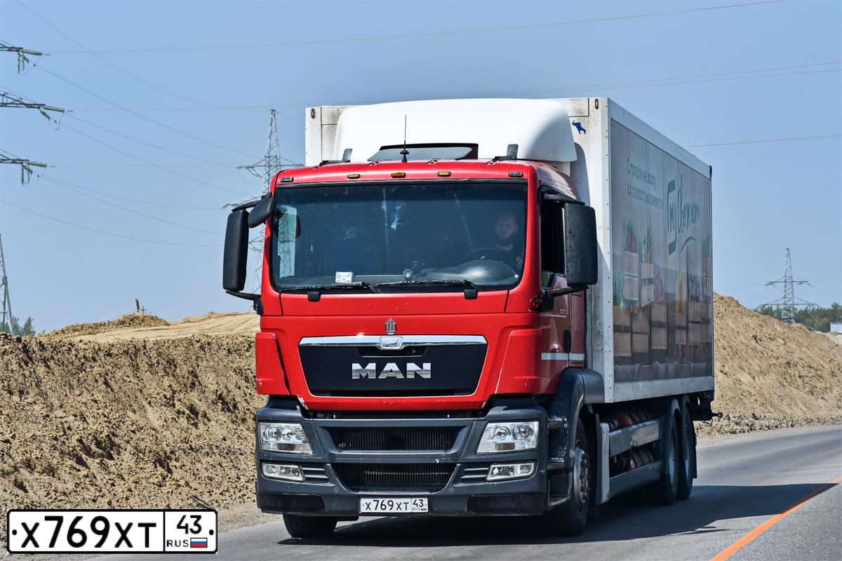 Фото автомобиля MAN TGS 28.XXX /6X2/, 2013 — госномер Х769ХТ43. Цвет: Красный