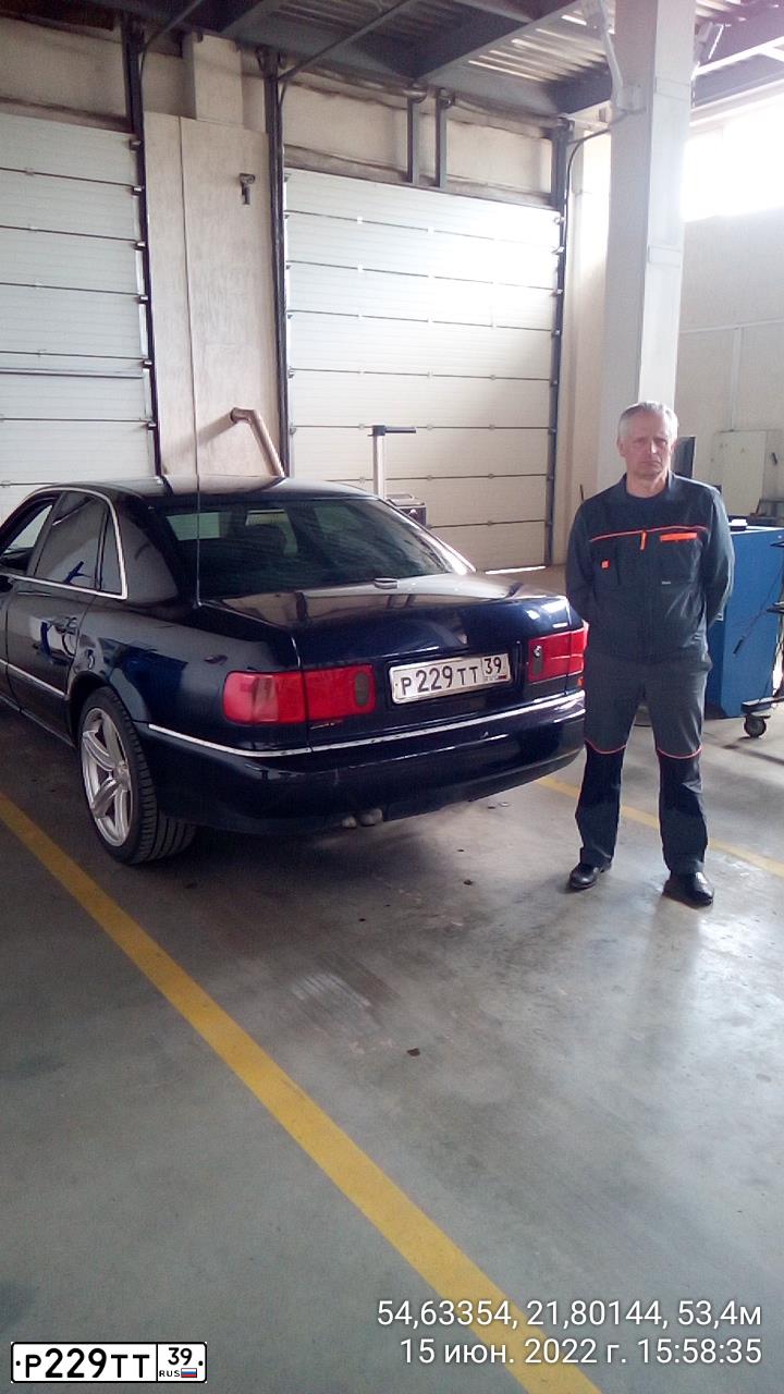 Фото автомобиля AUDI A8, 1998 — госномер Р229ТТ39. Цвет: Темно-синий