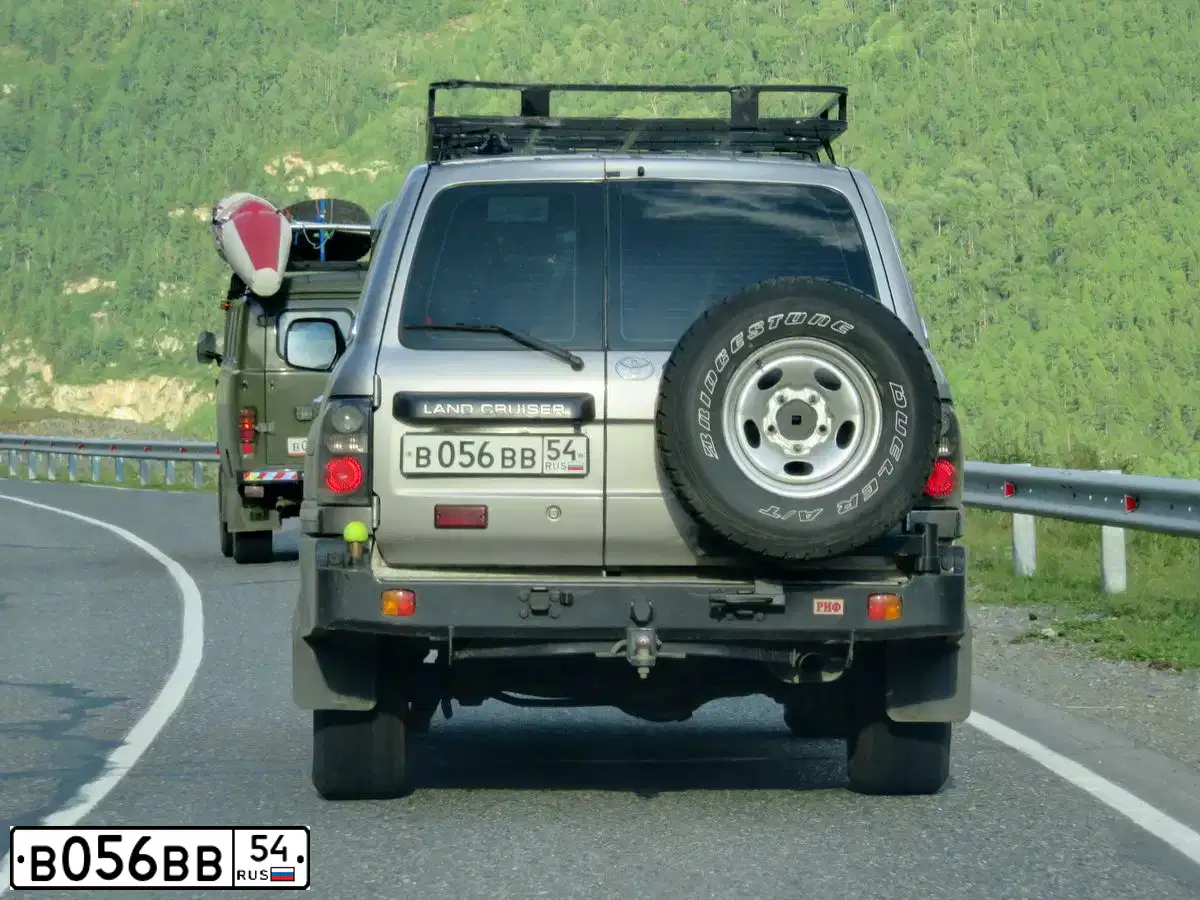Фото автомобиля TOYOTA LAND CRUISER, 2012 — госномер Т804АА777. Цвет: СЕРЫЙ